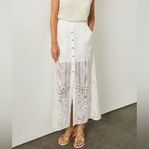 🆕 BCBMAXAZRIA
Harper Lace Maxi Skirt
Off-White Size 10